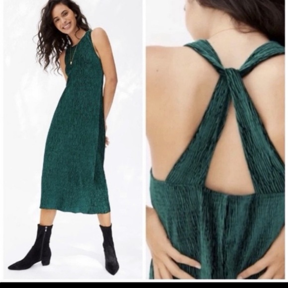 Anthropologie Dresses & Skirts - Maeve Adrienne Twist-Back Velvet Midi Dress in Green
